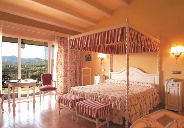 Espaciosas habitaciones en Hotel Mas Tapiolas. Disfrúta con los mejores precios de Girona